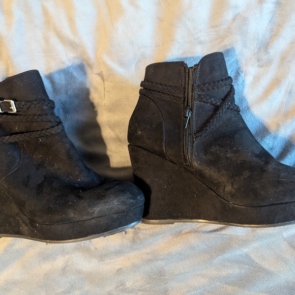 justfabulous Shoes - Black Wedge Shoes with Decorative Buckle